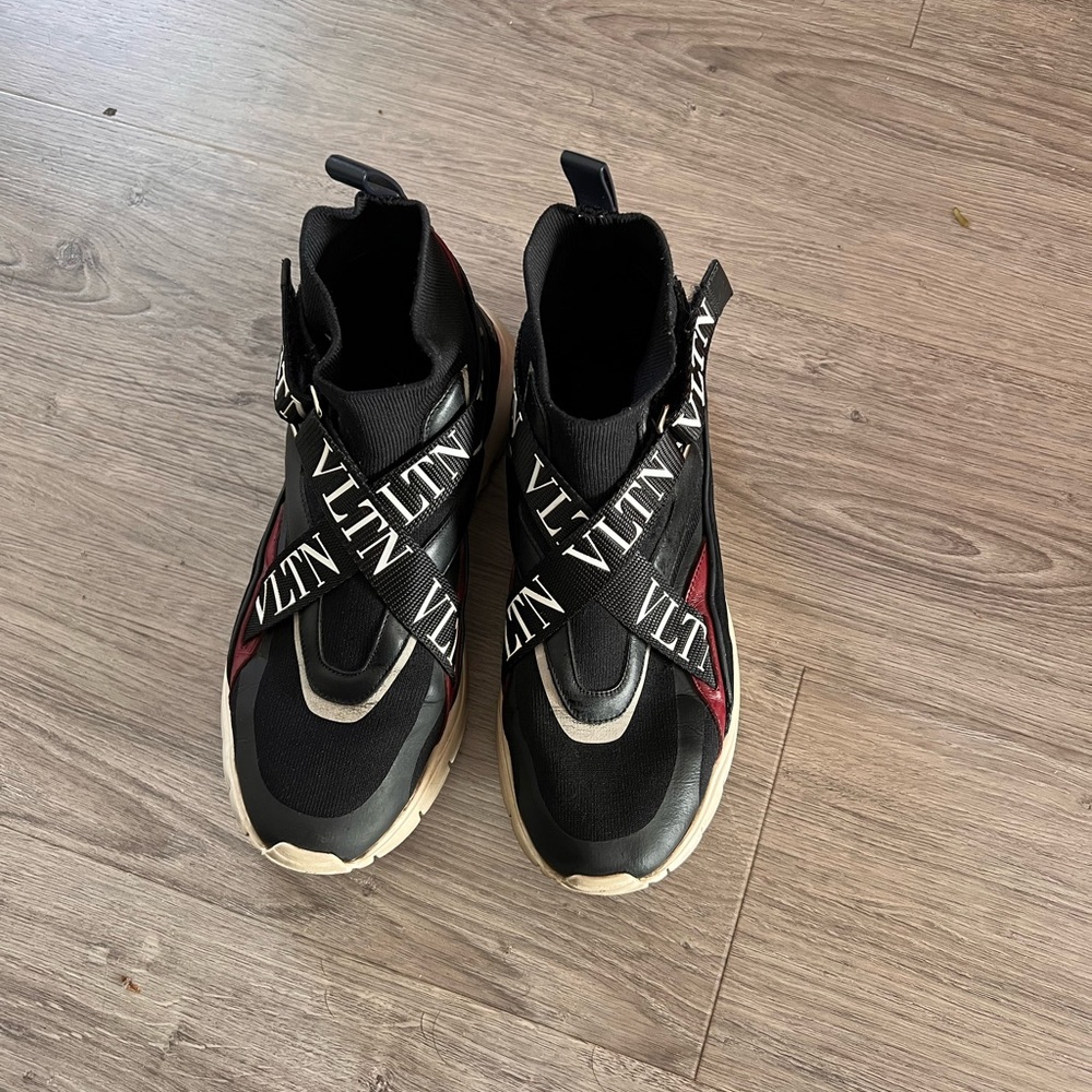 Auth VALENTINO sneakers